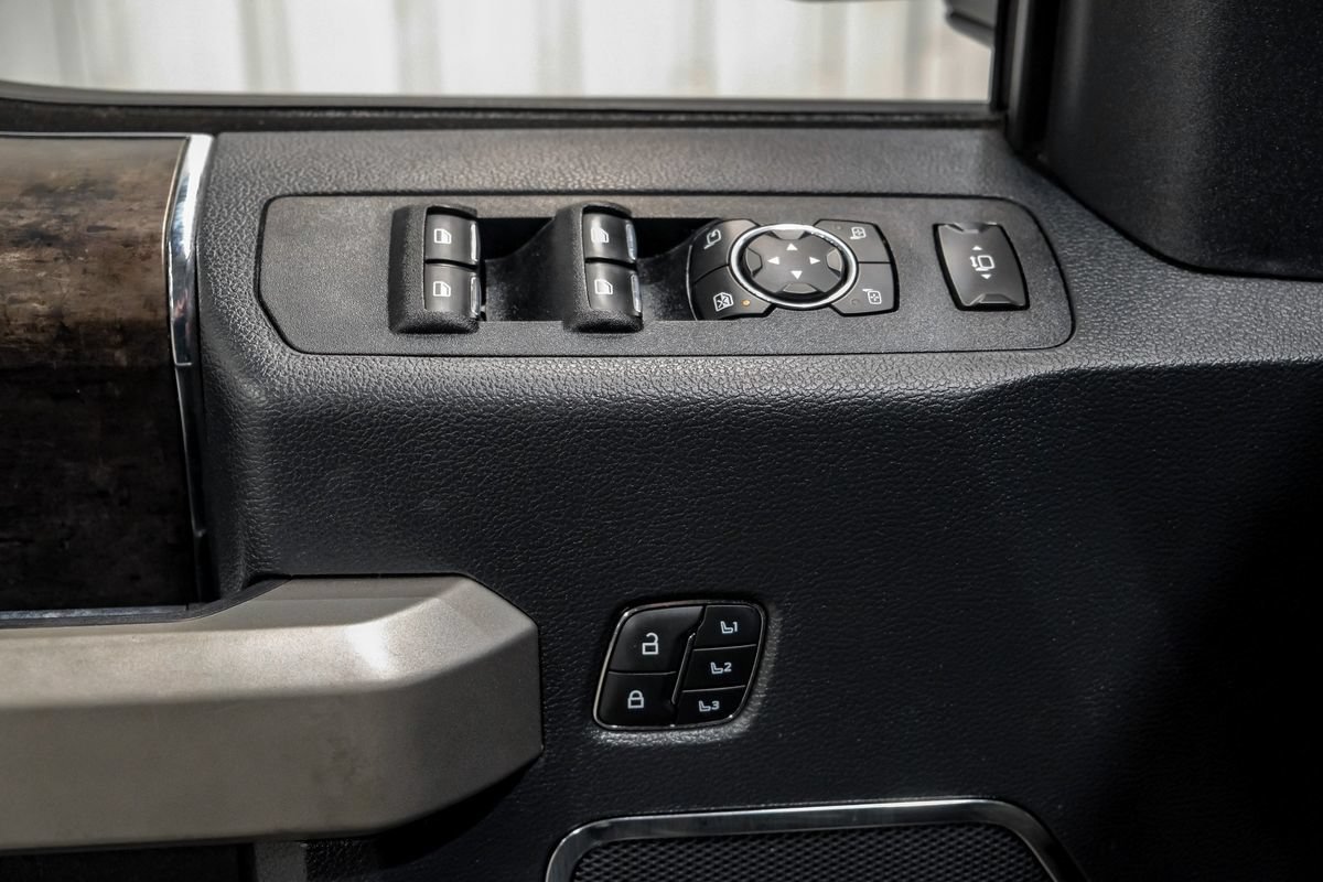 Used 2022 Ford F250 Lariat w/ Black Appearance Package AWD/4WD image 44