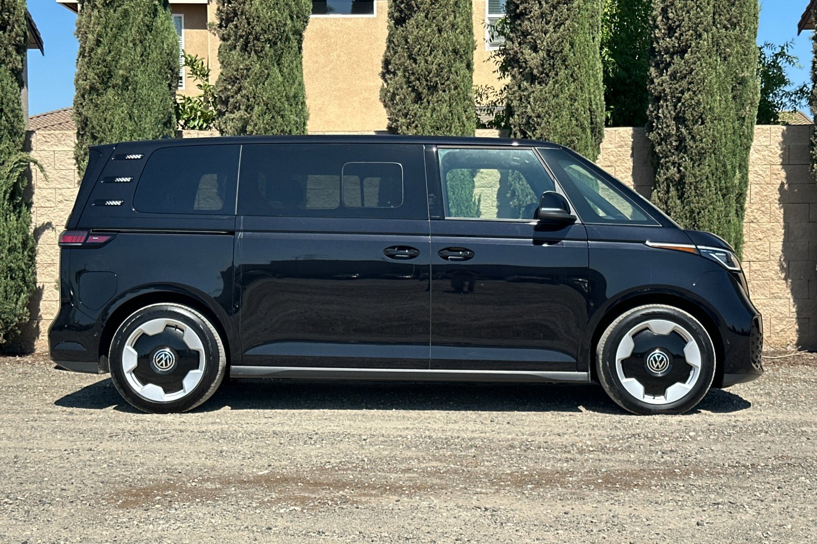 New 2025 Volkswagen ID. Buzz Pro S image 3