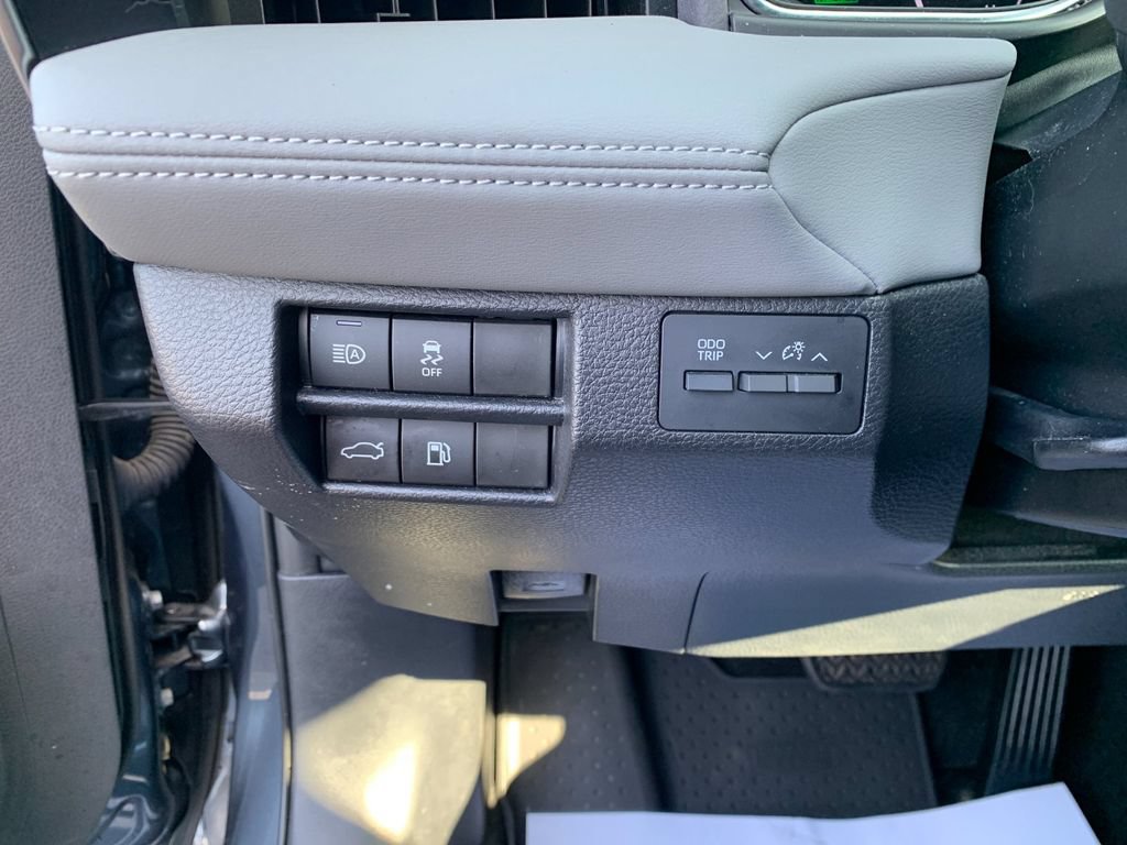Used 2021 Toyota Avalon XLE w/ Moonroof Package FWD image 31