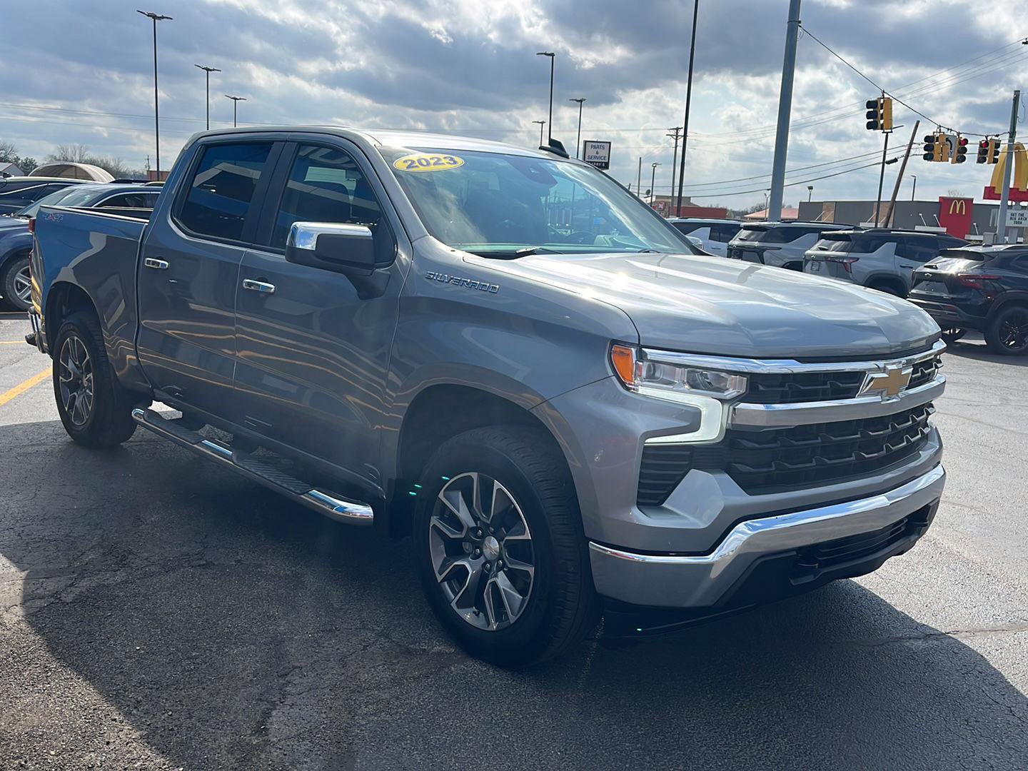 Used 2023 Chevrolet Silverado 1500 LT AWD/4WD image 7