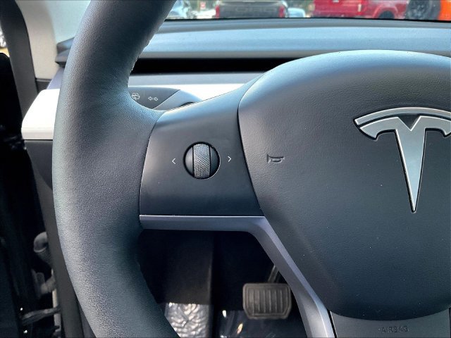 Used 2024 Tesla Model Y Long Range RWD image 13