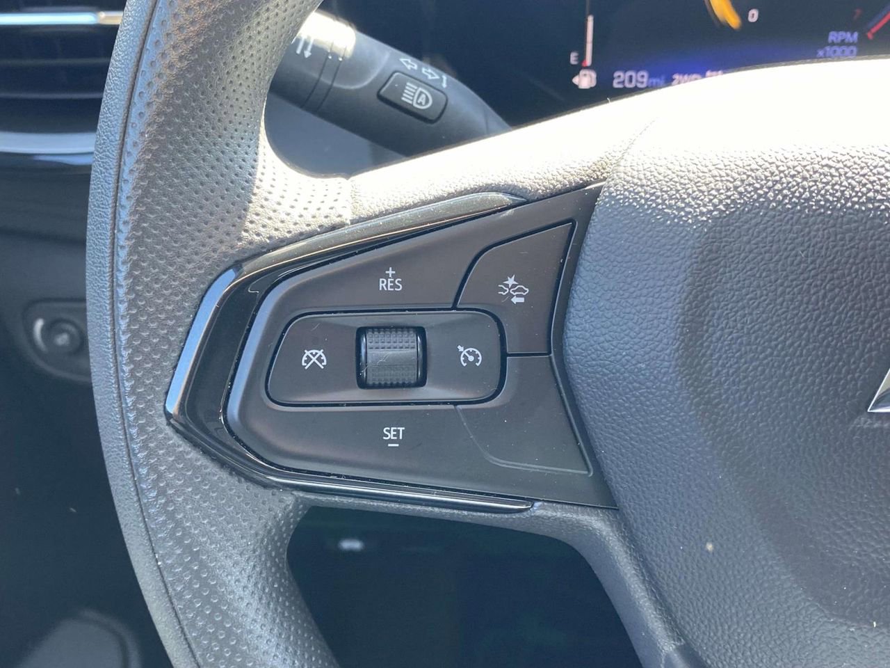 Used 2025 Chevrolet TrailBlazer LT AWD/4WD image 18