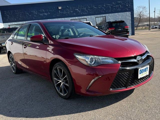 Used 2015 Toyota Camry XSE w/ Moonroof Package image 7