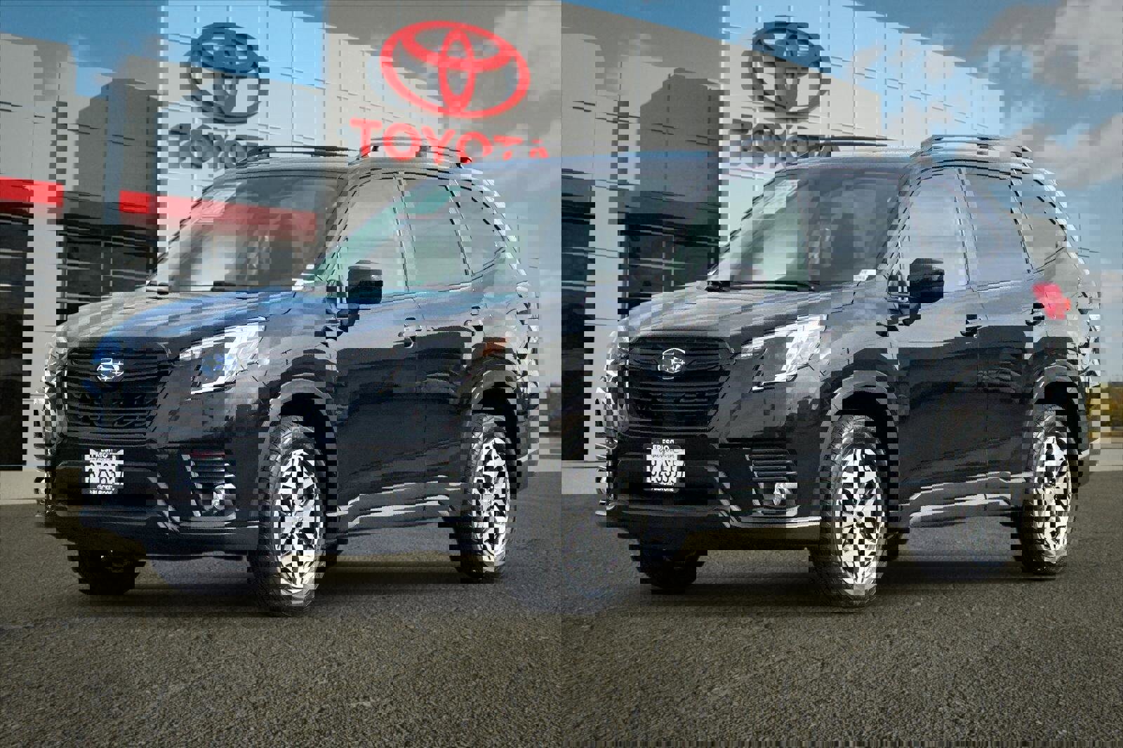 Used 2022 Subaru Forester Premium image 7