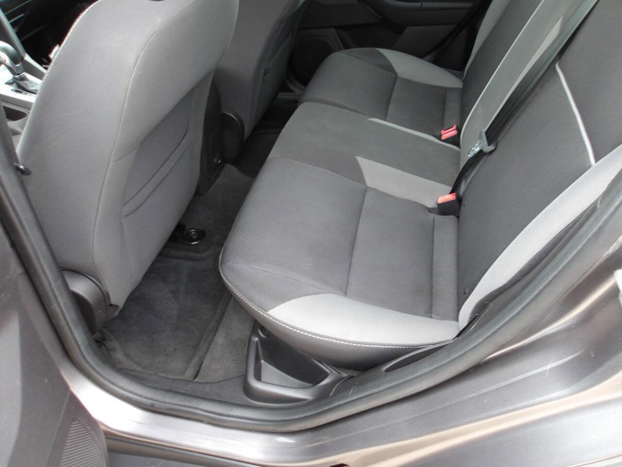 Used 2014 Ford Focus SE FWD image 20