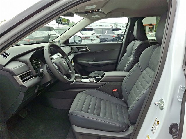 New 2025 Mitsubishi Outlander SE image 6