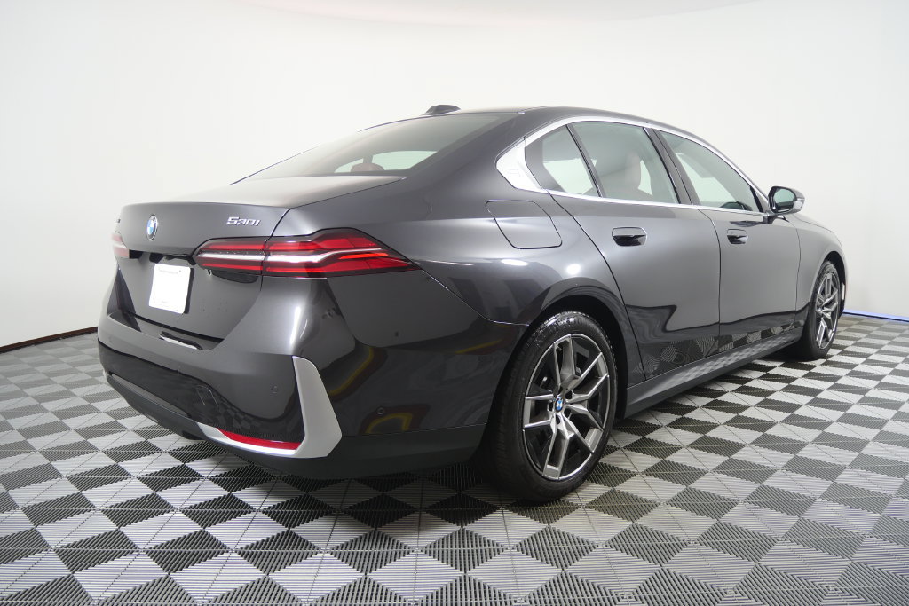 Certified 2026 BMW 530i xDrive AWD/4WD image 4