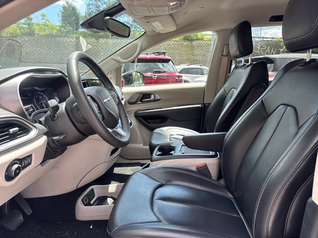 Used 2024 Chrysler Pacifica Touring-L FWD image 14
