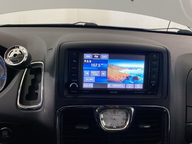 Used 2014 Chrysler Town & Country Touring w/ Driver Convenience Group image 41