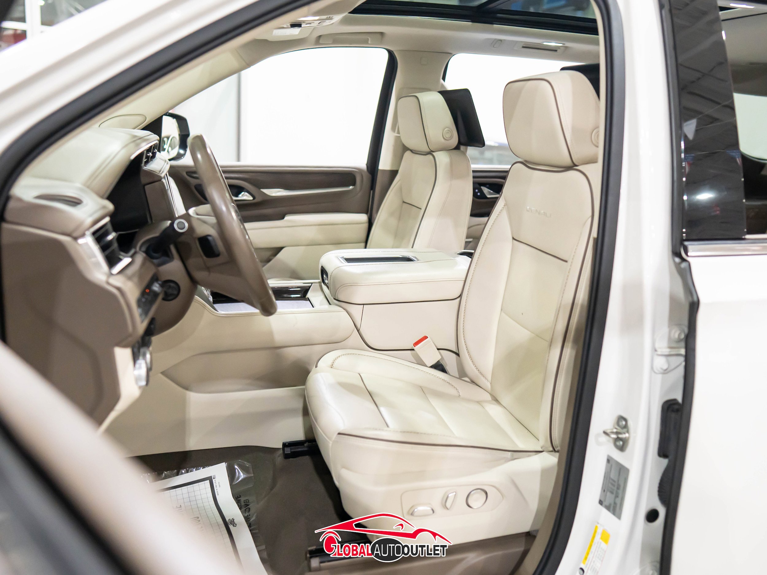 Used 2021 GMC Yukon XL Denali w/ Denali Ultimate Package AWD/4WD image 16