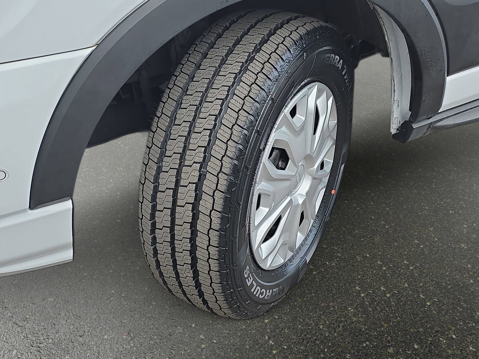 Used 2023 Ford Transit 350 XLT image 31