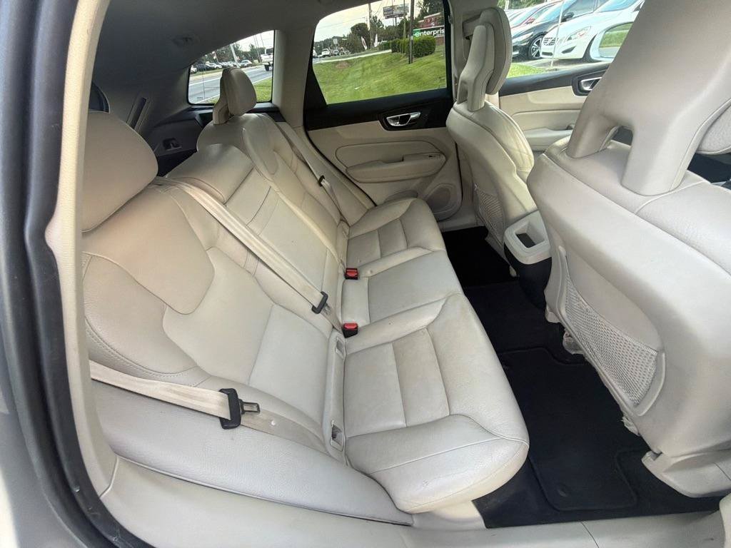 Used 2018 Volvo XC60 T5 Momentum w/ Vision Package AWD/4WD image 27