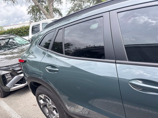 Used 2025 Chevrolet Trax LT FWD image 5