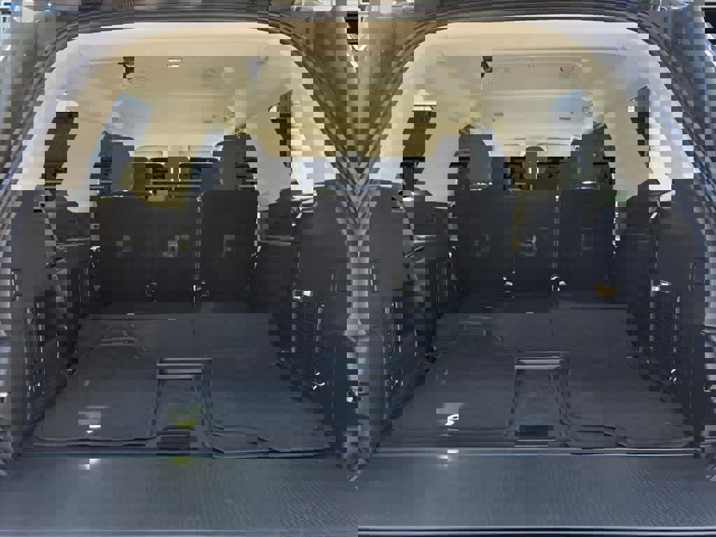 Used 2025 Ford Expedition Active image 8