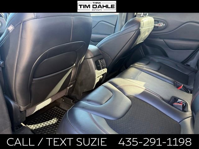 Used 2021 Jeep Cherokee Trailhawk w/ Comfort/Convenience Group AWD/4WD image 13