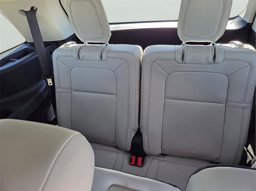 Certified 2025 Lincoln Aviator Reserve w/ Illumination Package image 8