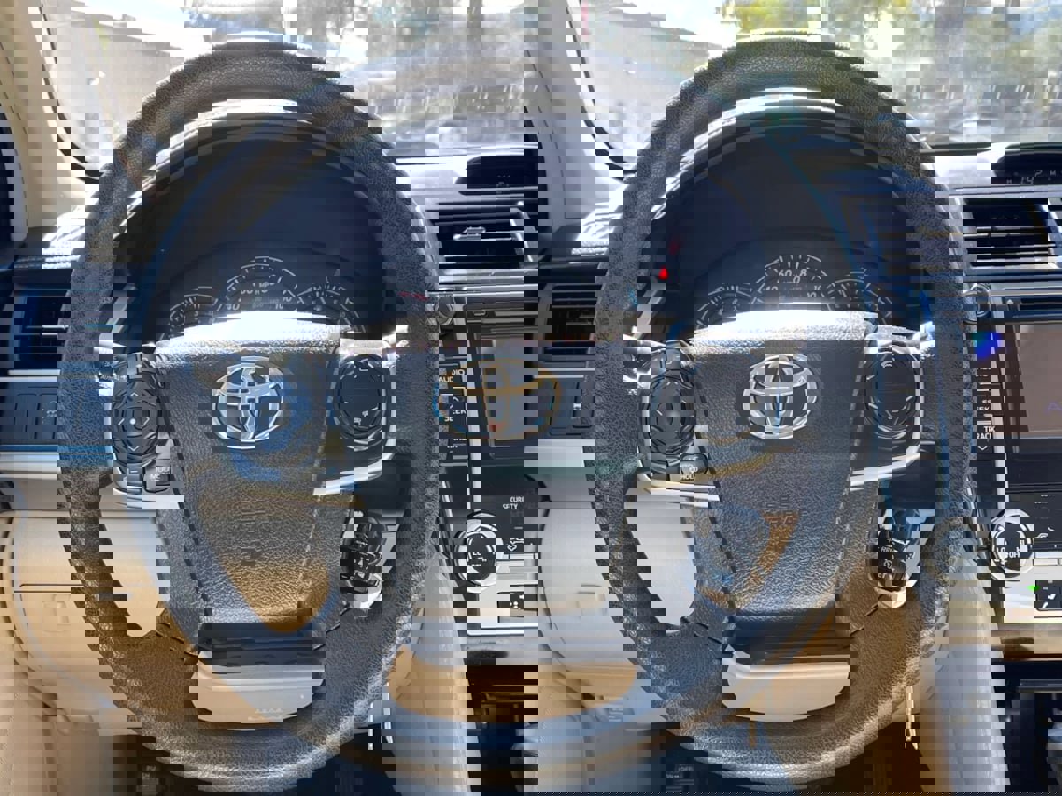 Used 2013 Toyota Camry LE image 16