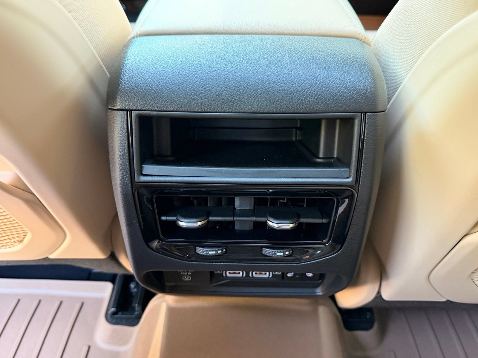 Used 2025 Jeep Grand Cherokee Limited w/ Luxury Tech Group II AWD/4WD image 16