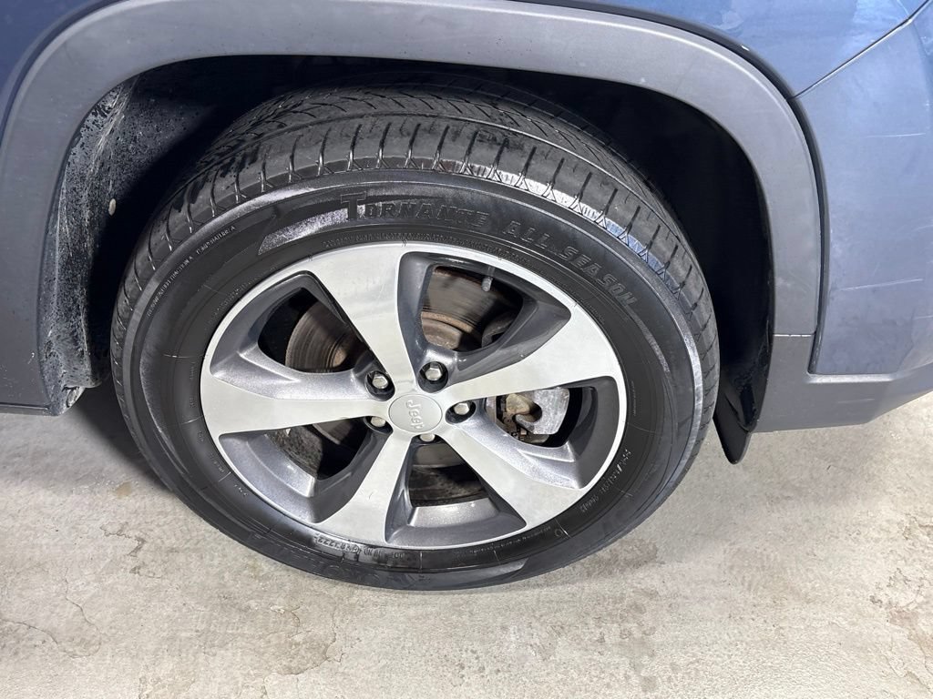 Used 2019 Jeep Cherokee Limited AWD/4WD image 11