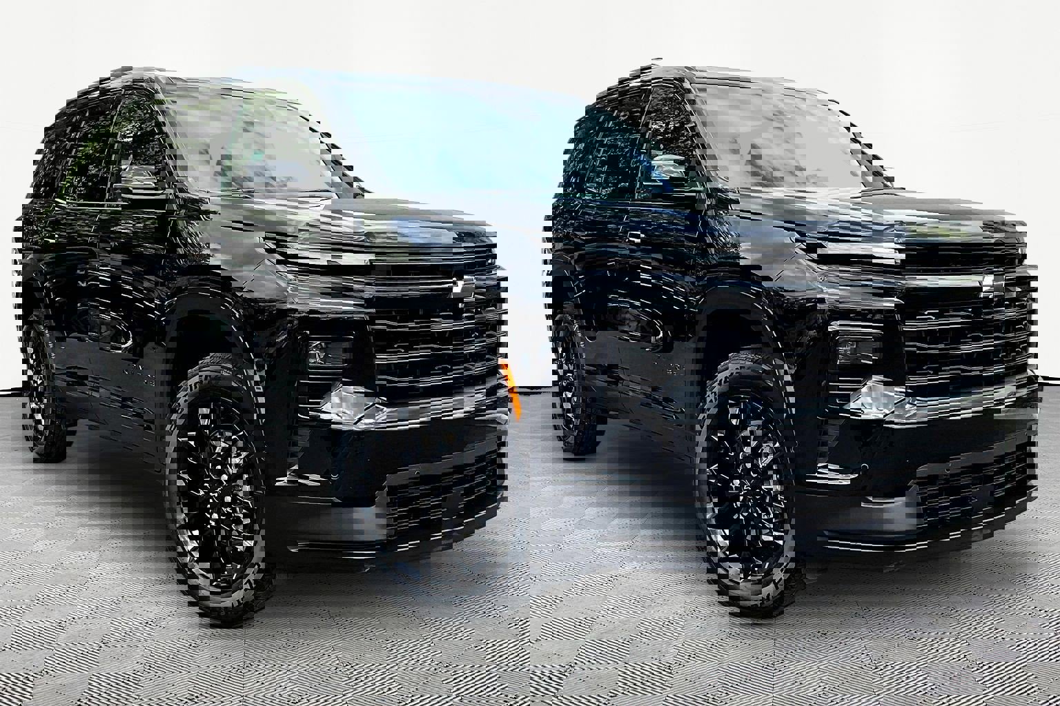 Used 2025 Chevrolet Traverse LT w/ Enhanced Driving Package AWD/4WD image 3