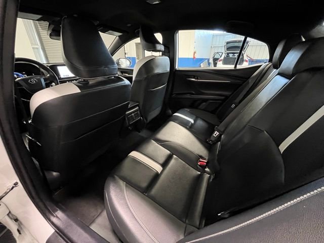 Used 2025 Toyota Camry SE image 15