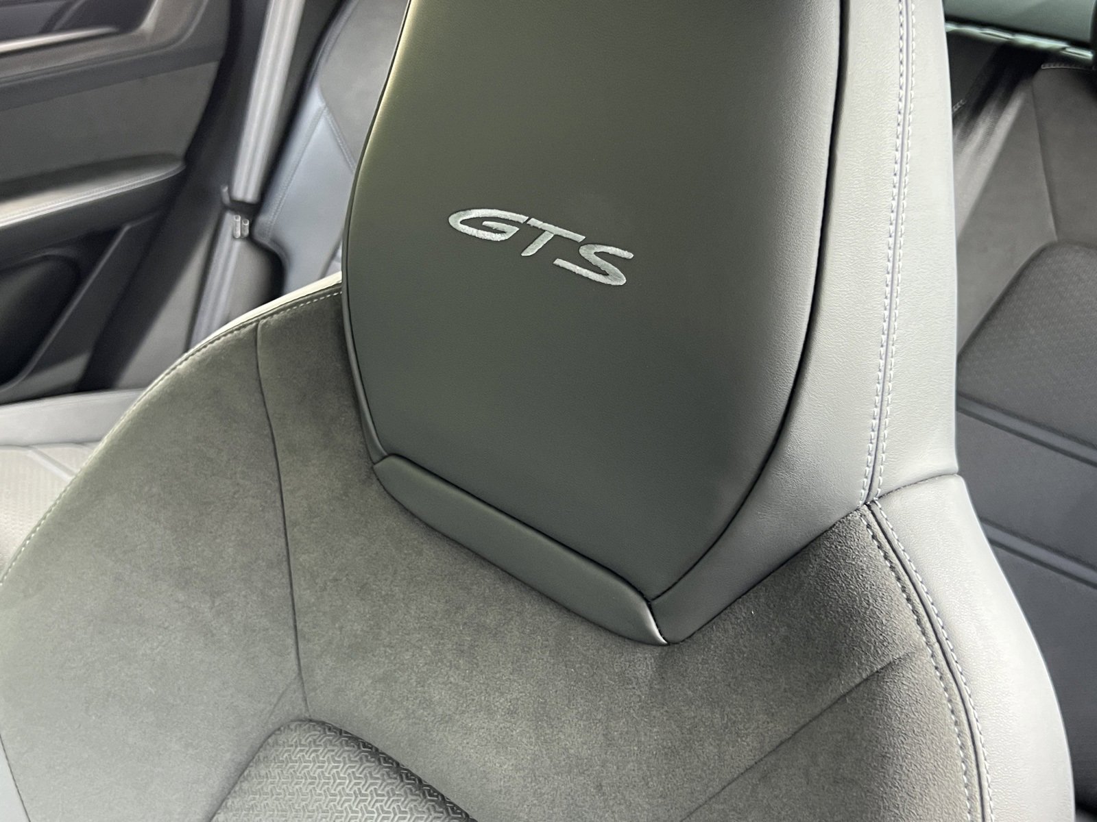 Certified 2025 Porsche Cayenne GTS image 31