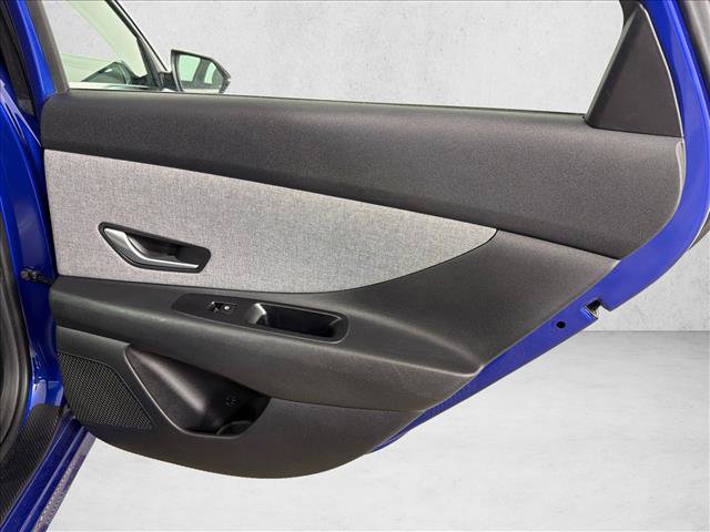 Used 2023 Hyundai Elantra Limited FWD image 18