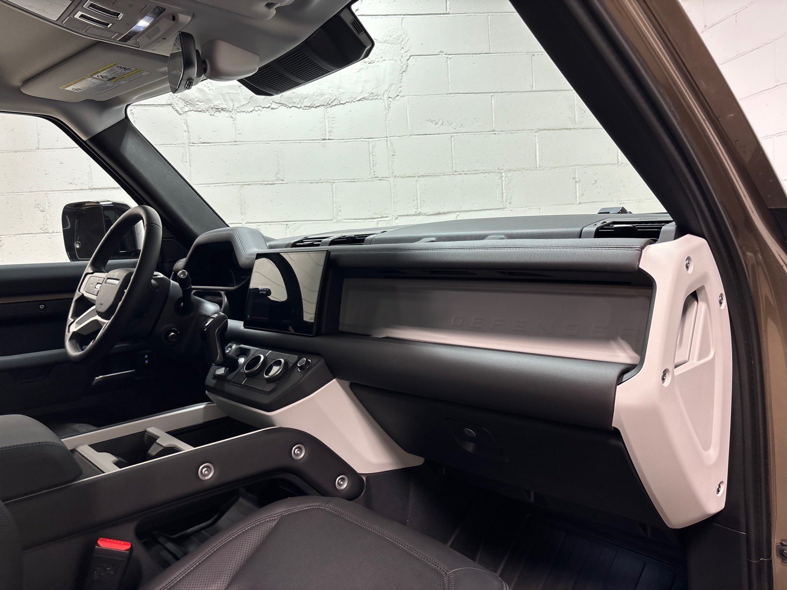 New 2025 Land Rover Defender 110 S AWD/4WD image 30