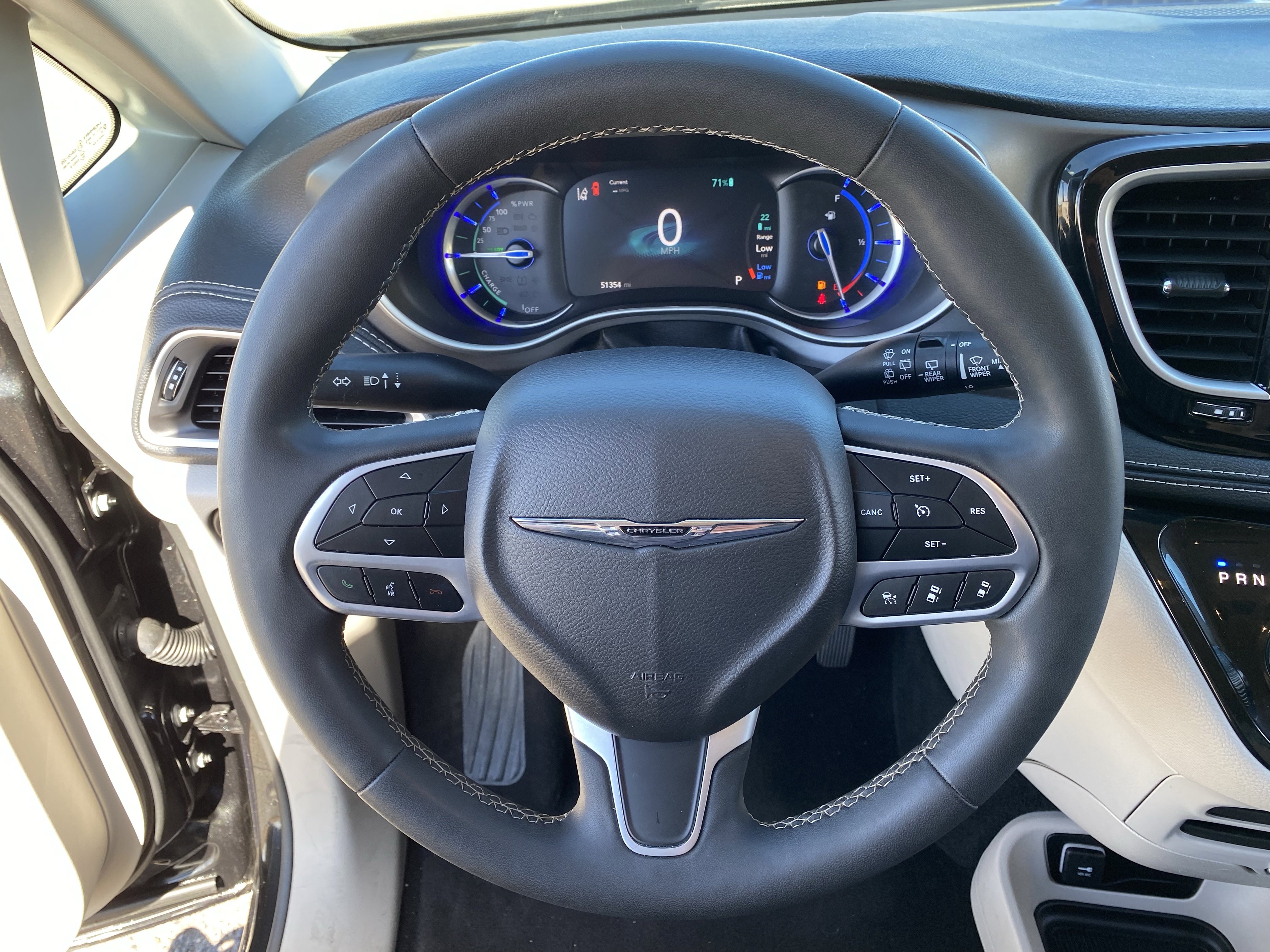 Used 2023 Chrysler Pacifica Touring-L image 27