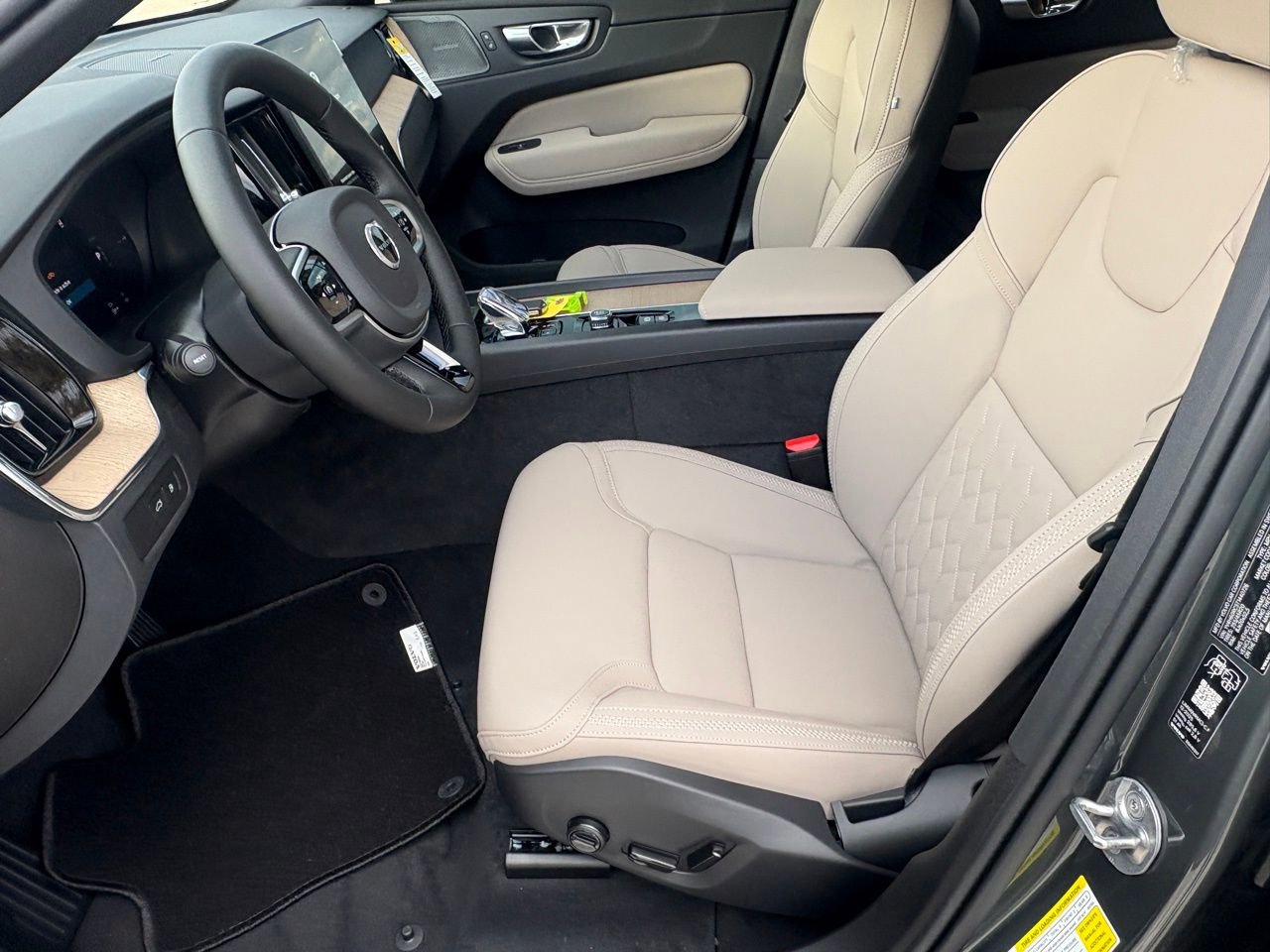 New 2026 Volvo XC60 T8 Plus w/ Protection Package Premier image 19