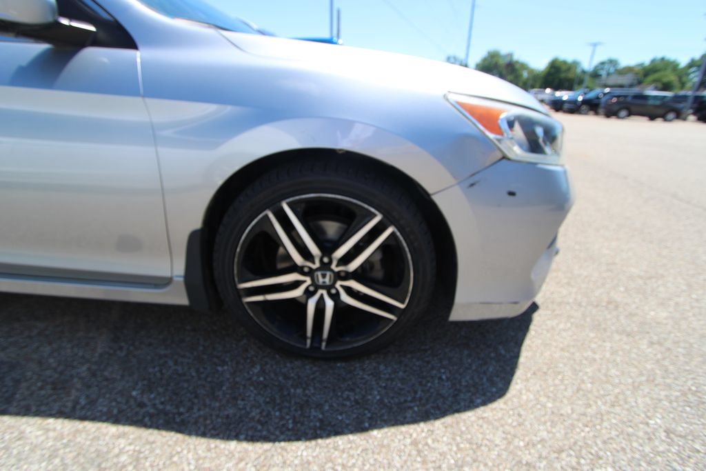 Used 2017 Honda Accord Sport image 12