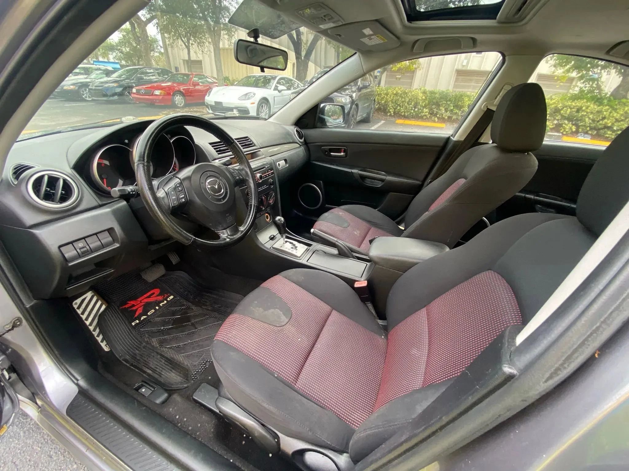 Used 2005 MAZDA MAZDA3 s w/ Moonroof & 6-CD Pkg image 16