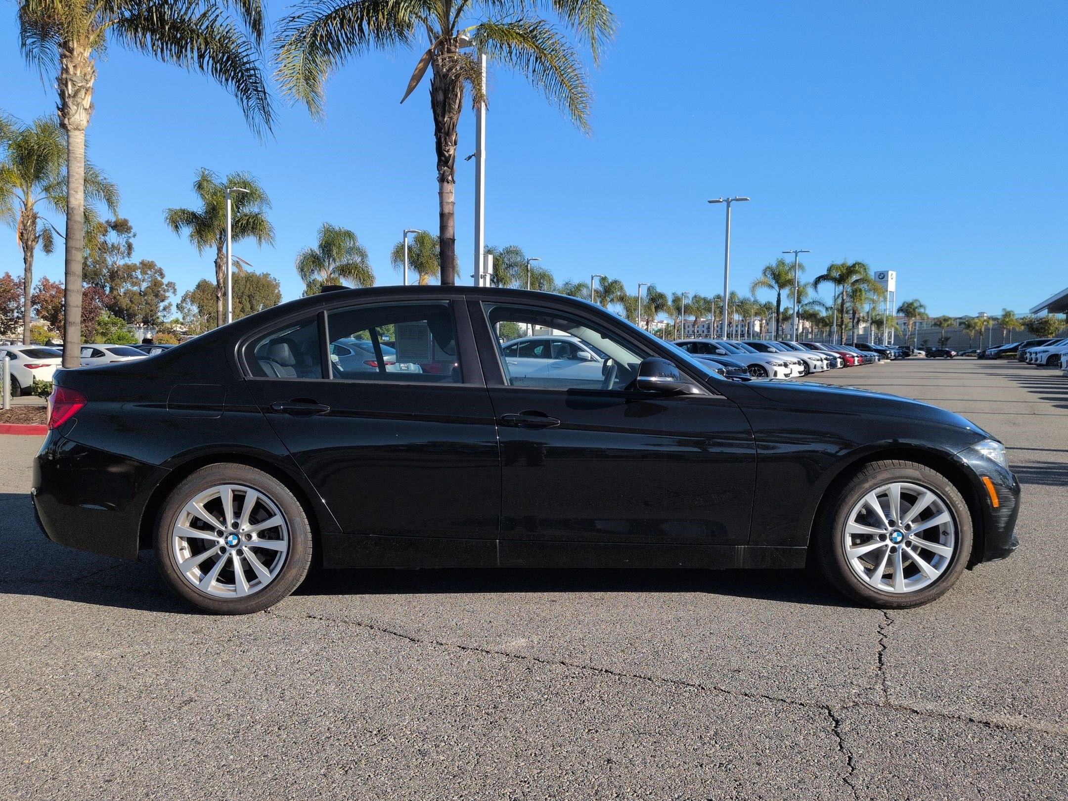 Used 2018 BMW 320i Sedan image 11