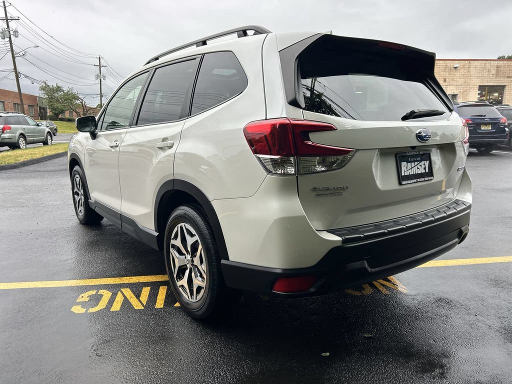 Certified 2023 Subaru Forester Premium AWD/4WD image 6