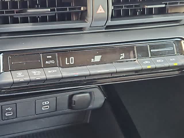 Used 2025 Toyota Prius LE FWD image 24