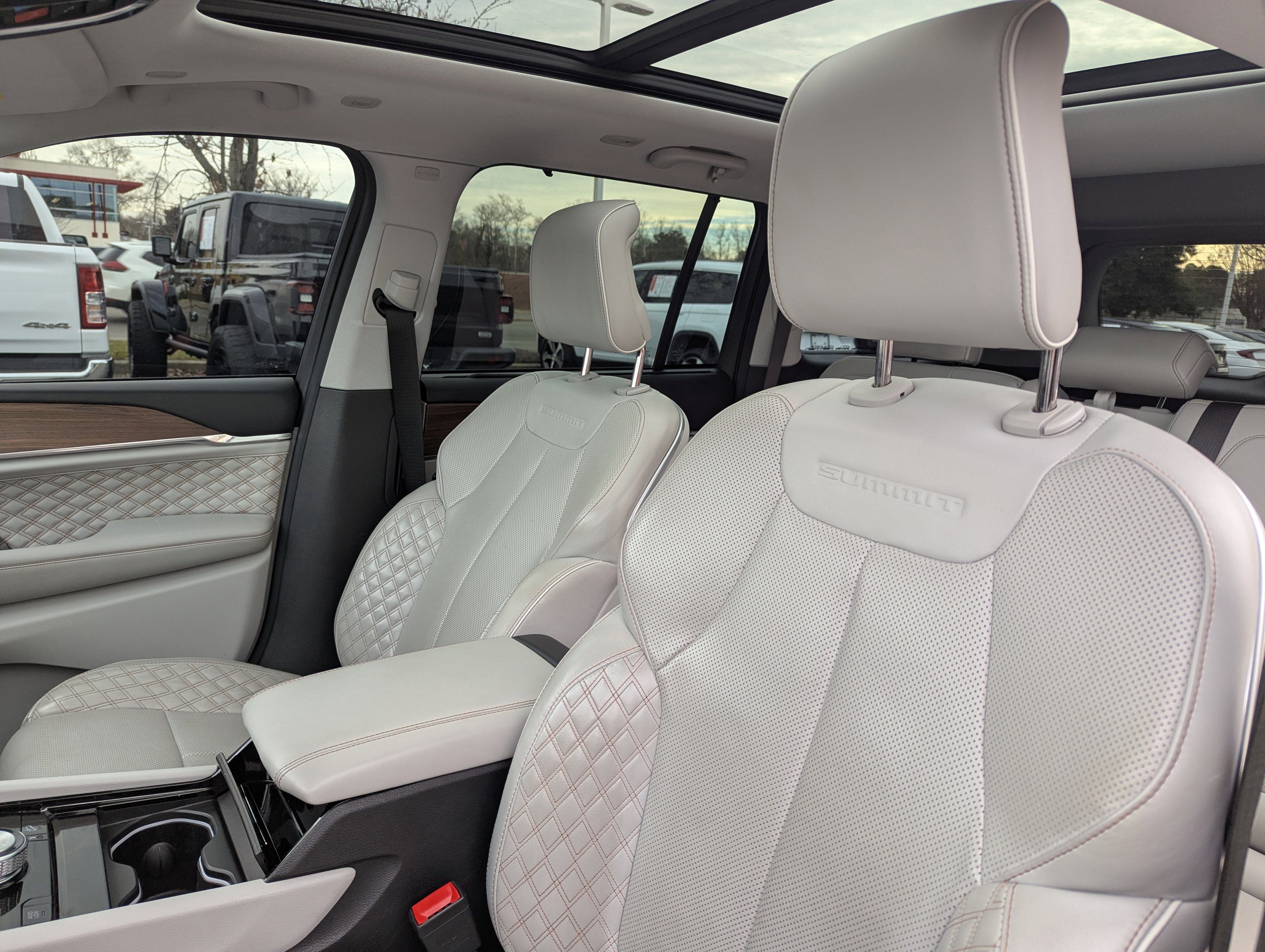 Used 2022 Jeep Grand Cherokee Summit w/ Adv Protech Group IV image 14