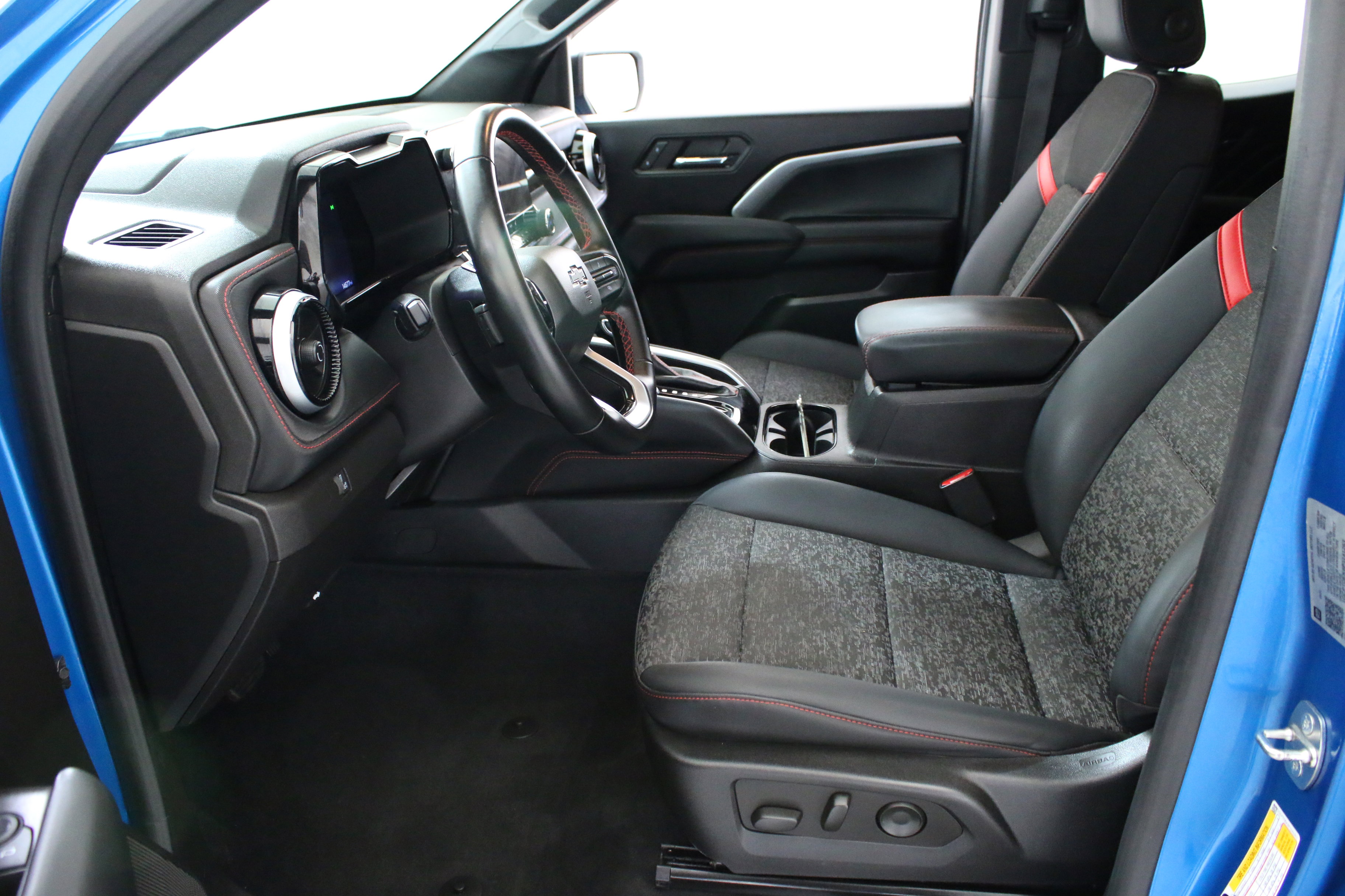 Used 2023 Chevrolet Colorado Z71 w/ Z71 Convenience Package 2 image 23