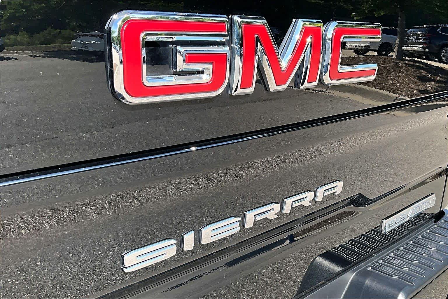 Used 2024 GMC Sierra 1500 Elevation w/ Preferred Package AWD/4WD image 9