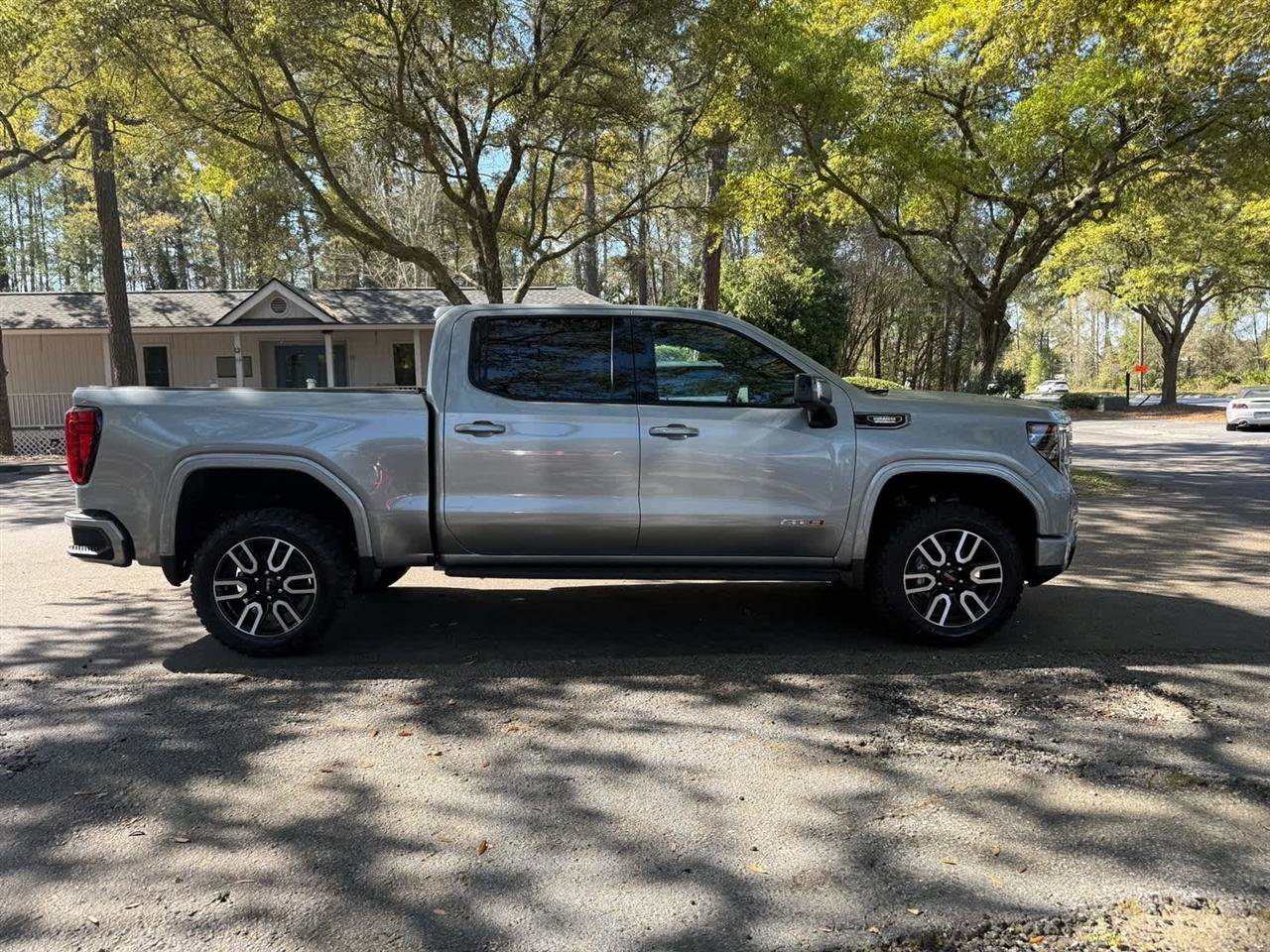 Used 2025 GMC Sierra 1500 AT4 w/ AT4 Premium Package AWD/4WD image 4