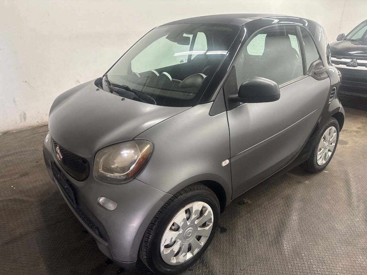 Used 2016 smart fortwo pure RWD image 1