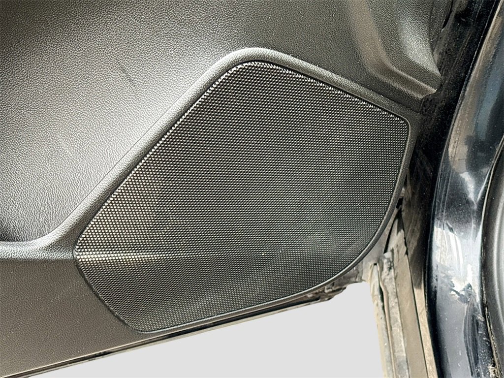 Used 2022 Cadillac XT4 Luxury w/ Cold Weather Package image 18