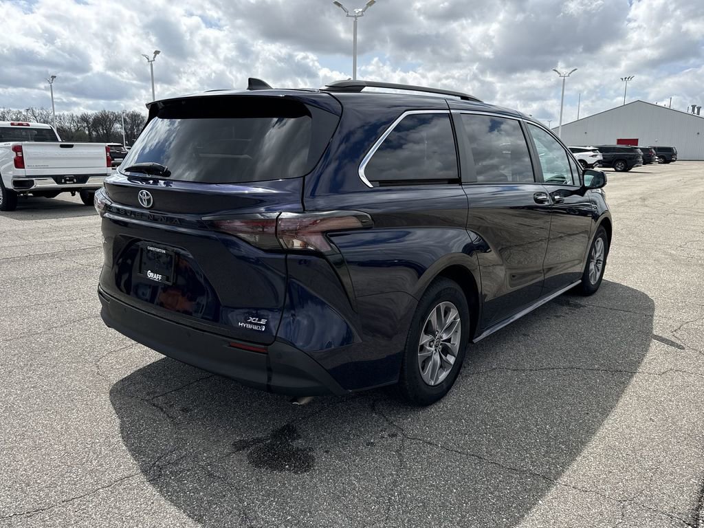 Used 2023 Toyota Sienna XLE FWD image 8