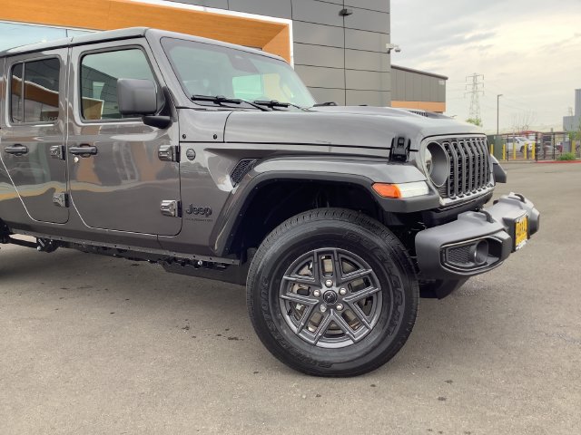 New 2026 Jeep Gladiator Sport AWD/4WD image 3