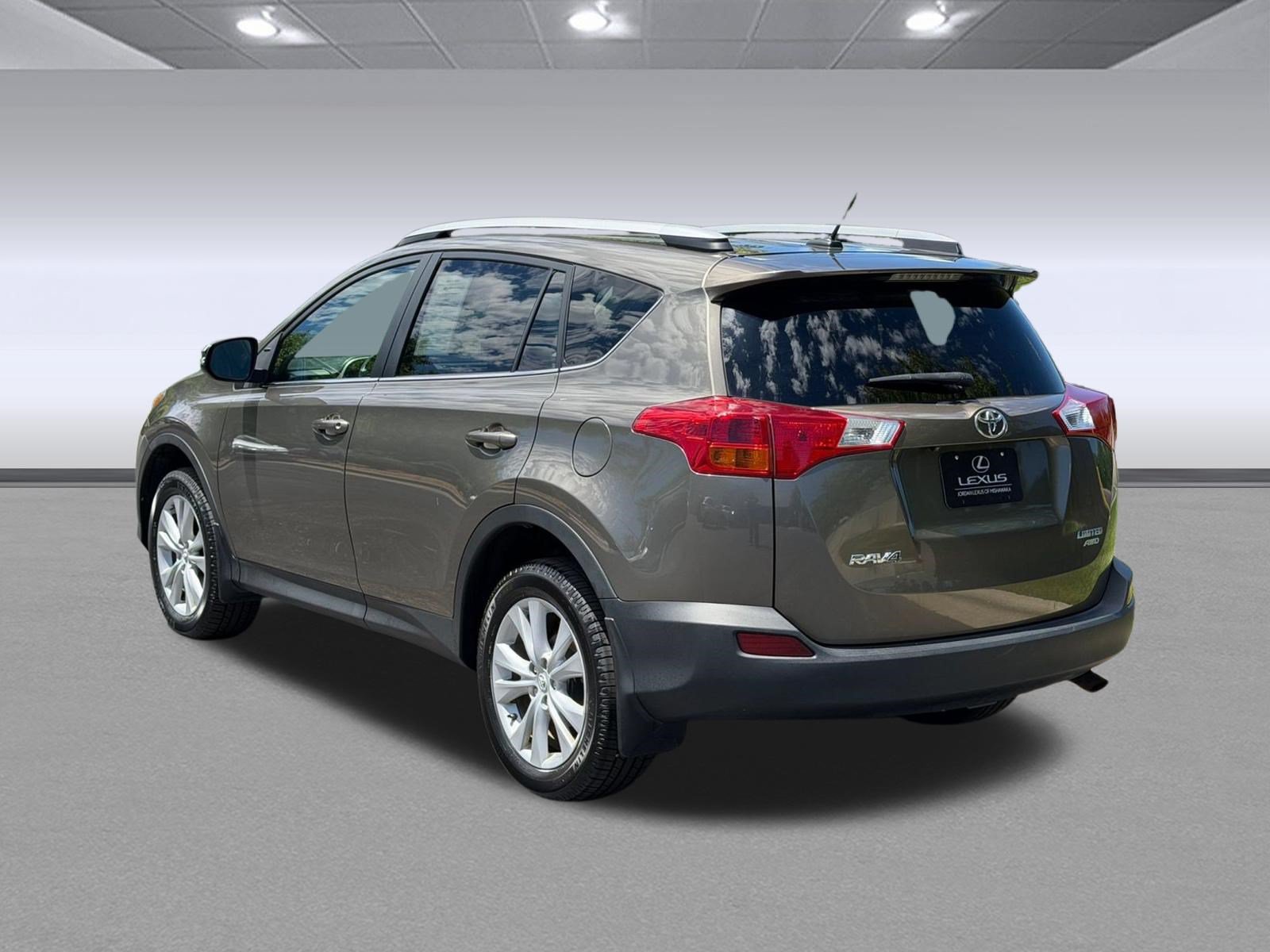 Used 2015 Toyota RAV4 Limited AWD/4WD image 3