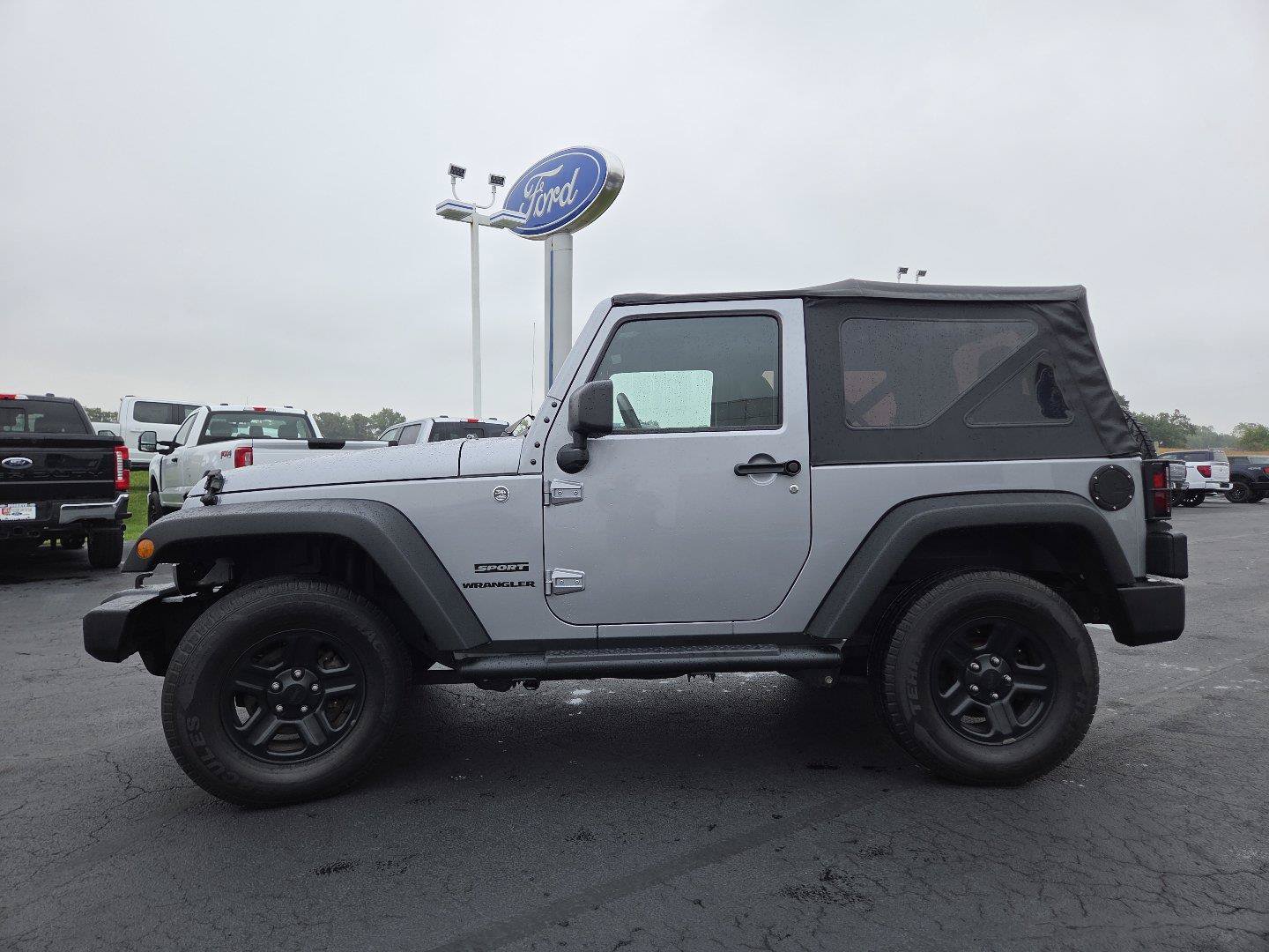 Used 2015 Jeep Wrangler Sport w/ Mopar Black Appearance Group AWD/4WD image 7