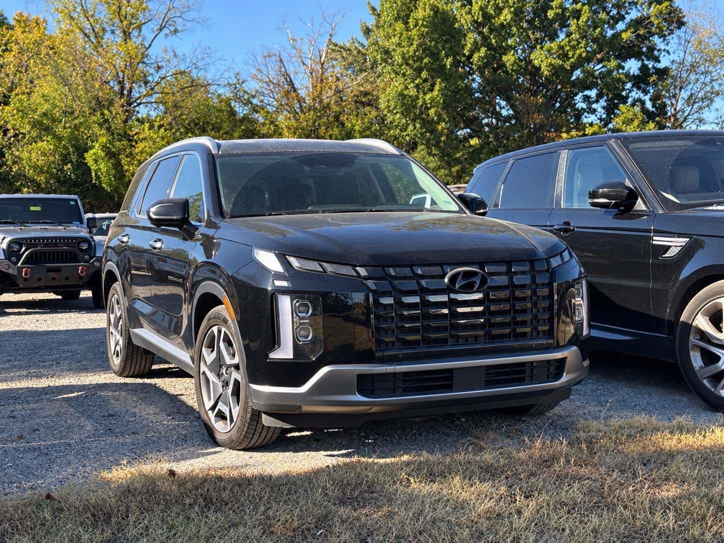 Used 2024 Hyundai Palisade SEL w/ Premium Package FWD image 3