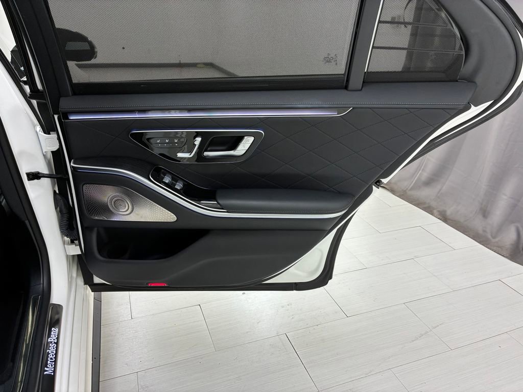 Used 2022 Mercedes-Benz S 580 4MATIC Sedan w/ AMG Line Package image 15