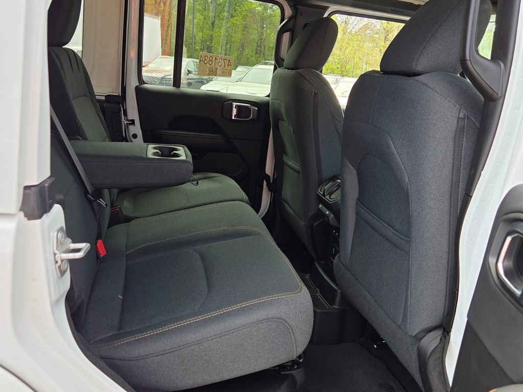 Used 2025 Jeep Wrangler Unlimited Sahara image 14