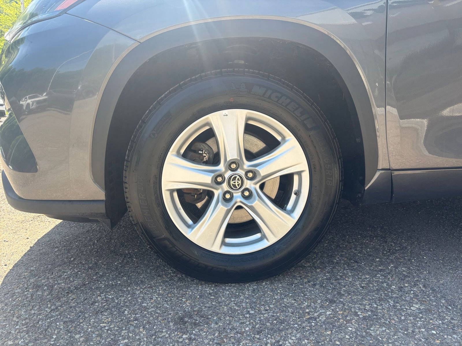 Used 2025 Toyota Highlander LE FWD image 34