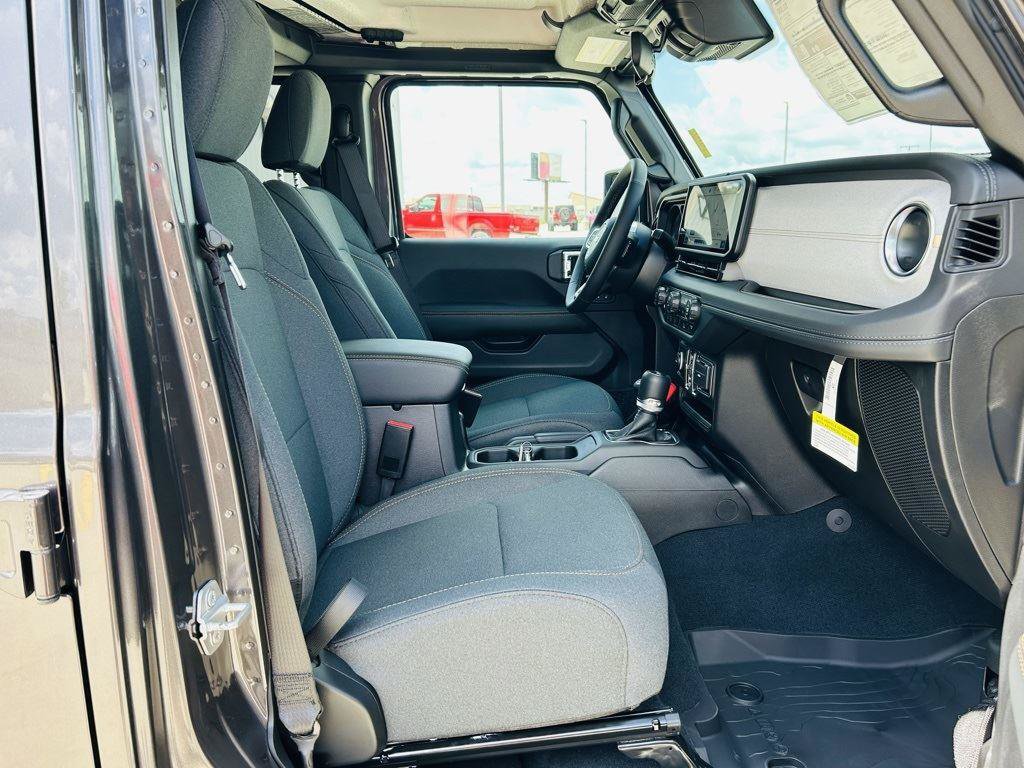 New 2025 Jeep Wrangler Unlimited Sahara AWD/4WD image 29